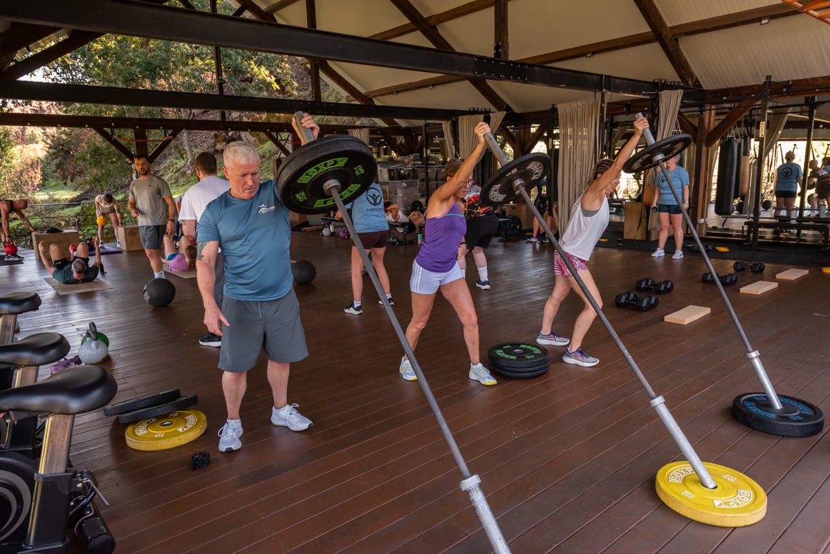 Group of people push-pressing in the gym